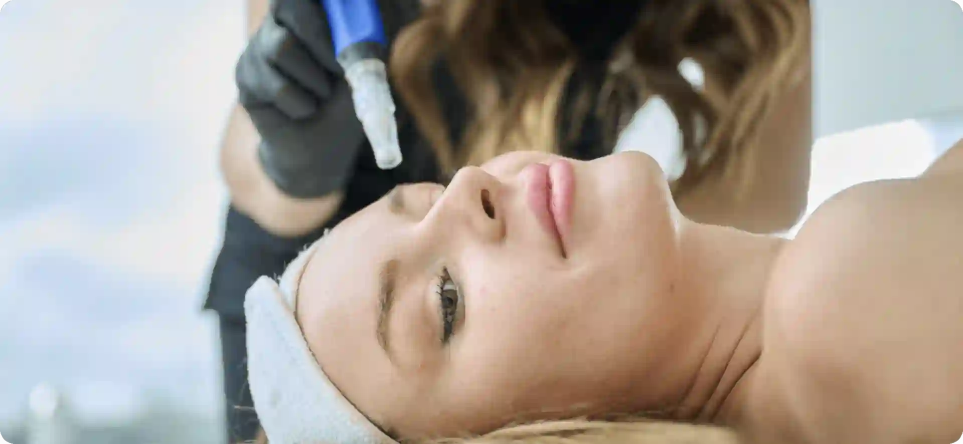 How Do Microneedles Trigger New Collagen and Elastin in Loose Skin St Ives?